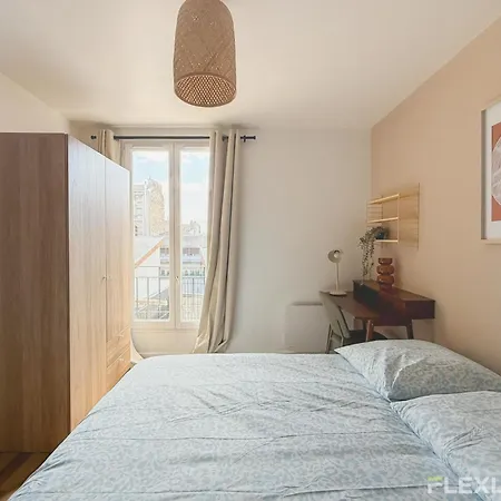 Appartement Charming 16m In 20 With Shared Terrace Parijs